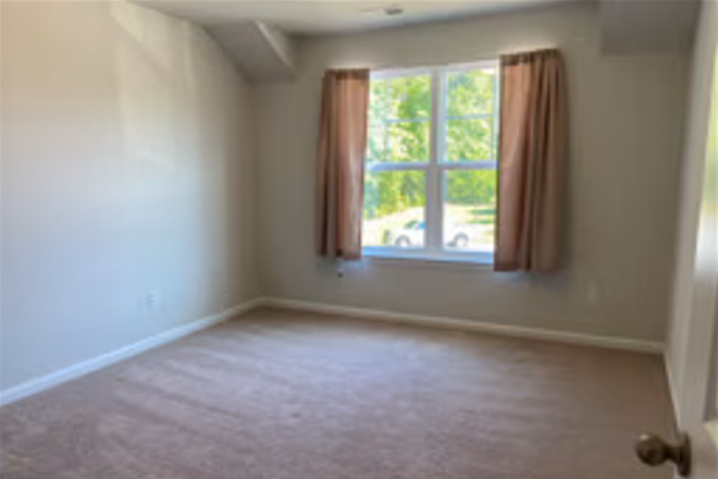 Bedroom 1, furnished - Lovely Townhouse to Share