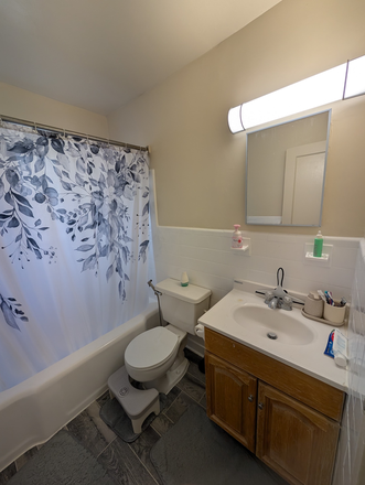 Washroom - 2bed 1bath apartment Graduate Gardens (rooms can be lease individually)