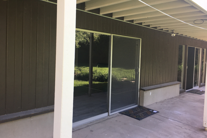 Patio - A light & bright 3B1B, 1500 sqft, mother-in-law apartment near University of Utah, quiet and secure