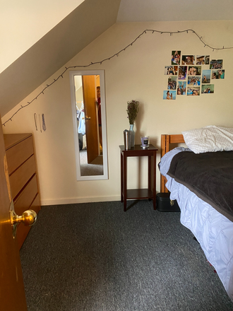 Bedroom - Townhouse - 20 Min walk to Campus, 15 min Walk to Church St, 1 block to Bus Stop