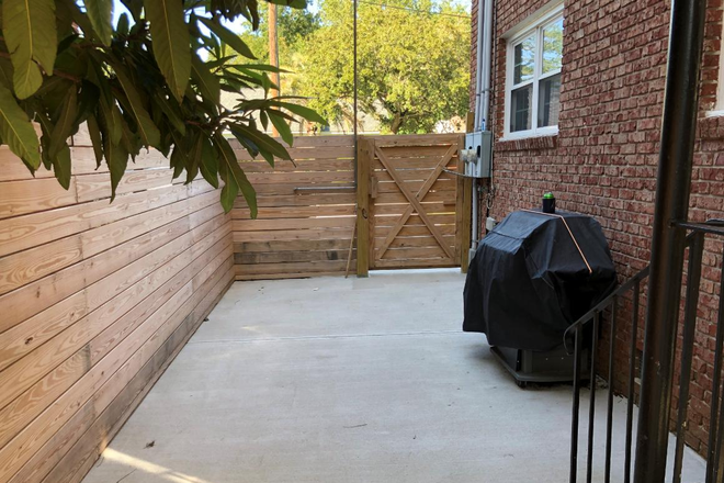 large private patio - 1.6 miles from MUSC! Looking for female house mate.