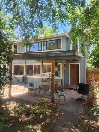 Walkway to front door, after entering through the front gate. Also, a view of the covered porch. - 5 bed, 2.5 bath HOUSE (for group of 5 people) w/ PARKING close to CU - Schedule a tour today!