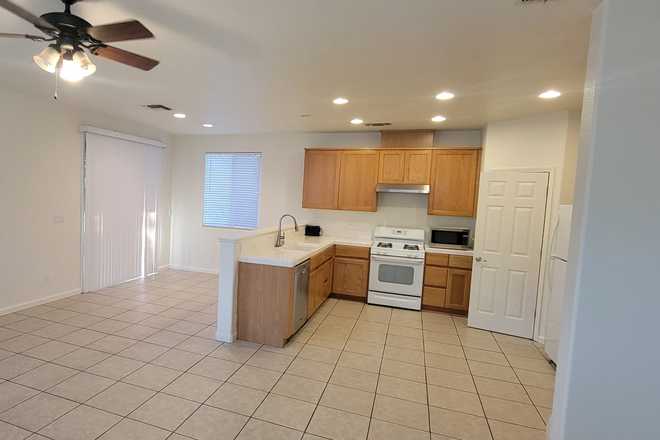 Kitchen - 4 Bedroom 3 Bath Single Family house with 2 car garage at Bellevue Ranch
