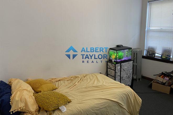 Bedroom - Large 2-Floor 5Bed/2Bath Moments from Campus and Greenline