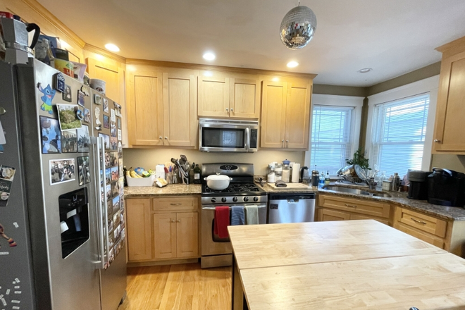 x - HUGE 4 BED ON MISSION HILL Apartments