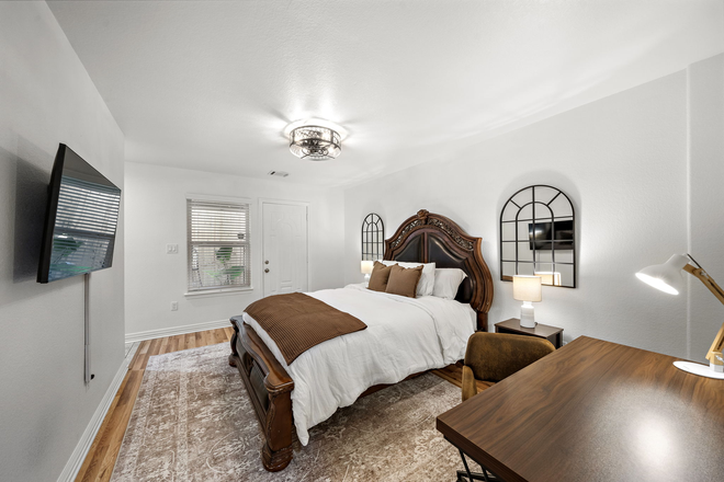Bedroom - Med Center, Museum District Townhouse with Furniture, Yard, & Utilities Included