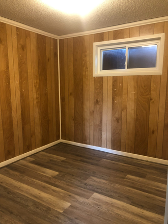 Bedroom - Campus Ridge Apartments