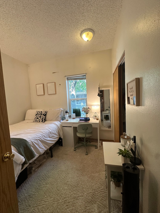 Bedroom - Room near Pearl and CU Boulder for sublease Spring 2025 Rental