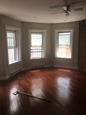 visit hubrealtyproperties.com - Back Bay, Beautiful 1 bedroom in charming brownstone Apartments