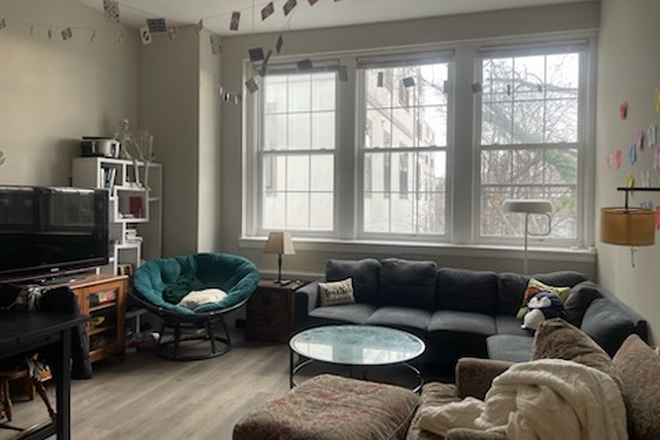 Living room - 4000 Pine St - Summer intern Apartments