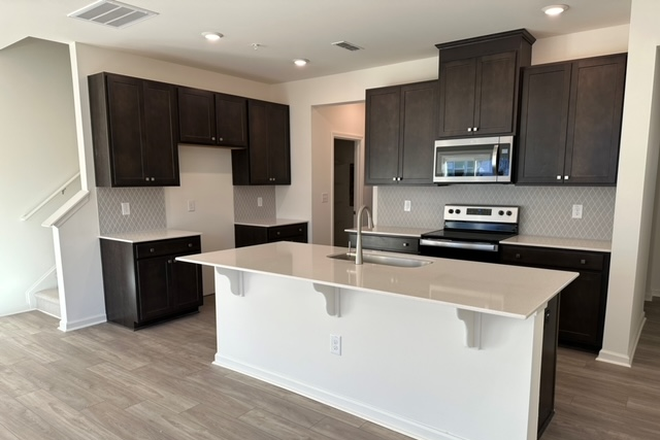 Kitchen - Fully Furnished Townhouse Rental in Chapel Hill!