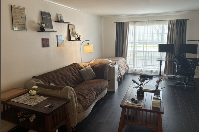 Living Room - Asia House Houston (Walkable to BRC Express stop AND City Red/Blue Line