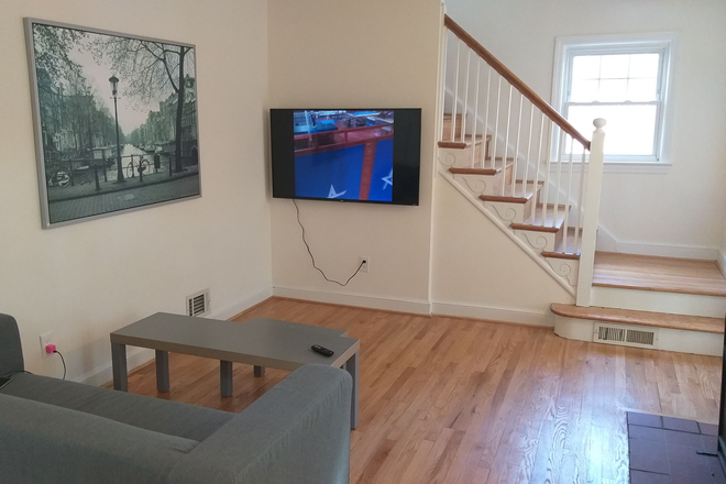 Livingroom - Cape Code Cottage in Beautiful Berwyn House