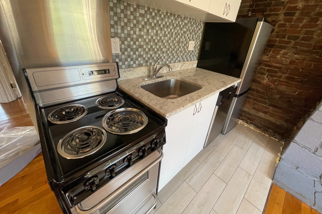 . - 2 Bed / 1 Bath w/HEAT + HOT WATER INCLUDED avail. 9/1 Apartments