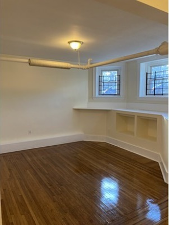 Call NOW for showings! 617-236-8550 - COMM AVE - ROOMS FOR RENT IN NICE BRIGHTON 4BR/1.5BA W/ H&HW INC, LNDRY IN BLDNG! *AVAIL ASAP* Apartments