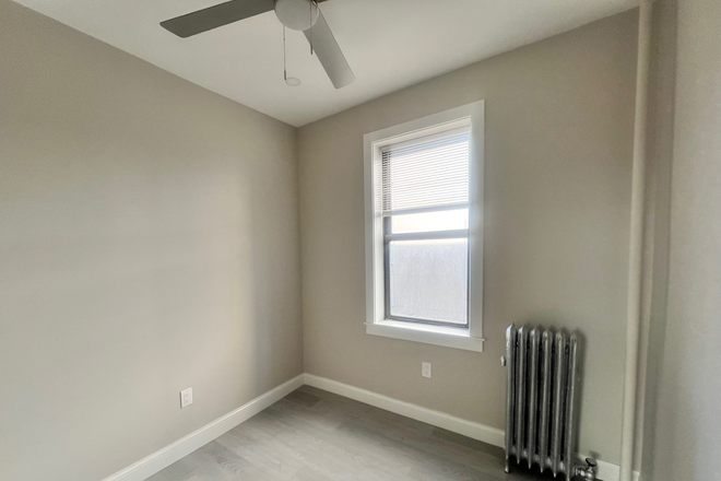 Bedroom - Brand New 2 separate Bedrooms in Burbank walk to campus 9/1