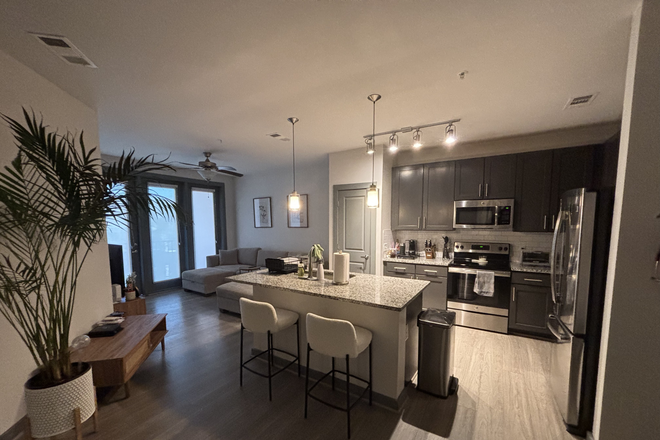 Common Area - 1Br Apt 5 min from campus