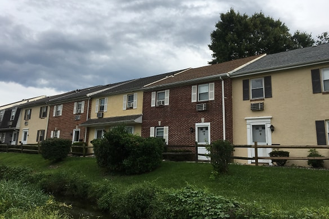 Ramsgate Townhomes - Ramsgate Townhome Unit A8 - 3 Blocks from Campus - 2 Bedrooms/1.5 Baths