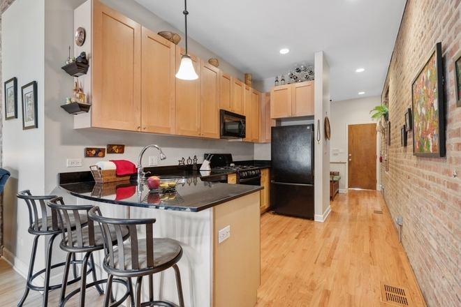 Kitchen breakfast bar - 2 Rooms for rent each w/ their own bath in 3 bedroom apt. Just steps to campus restaurants & sho