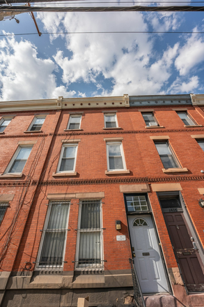 3937 Baltimore - University City Housing Apartments