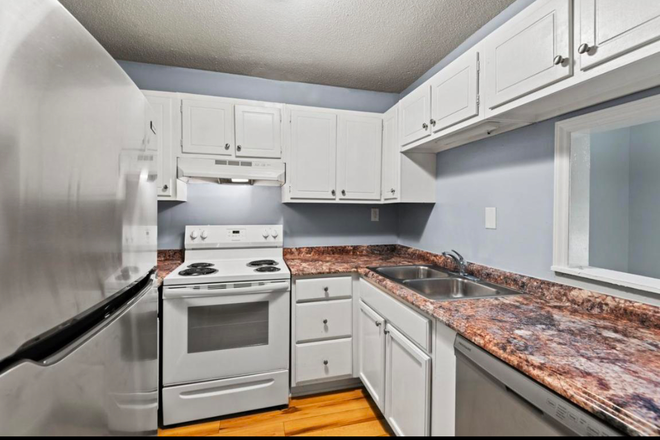 Kitchen - Bolinwood Condominiums, close to campus