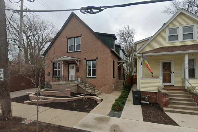 Outside street view - 910 Simpson -- Newly Renovated, close to campus, Sep 1 - Jan 1 sublease