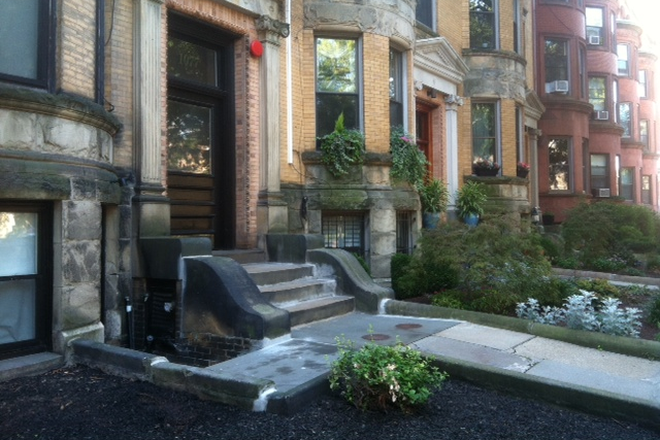 Visit hubrealtyproperties.com - Handy studio in small clean brownstone, the green line T, on Beacon St Apartments