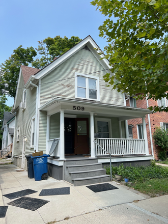 509 Benjamin - Front, whole house, street view - ROOMS available - SUPER CLEAN - 509 Benjamin St: 4 bdrm (UofM: State / Packard)