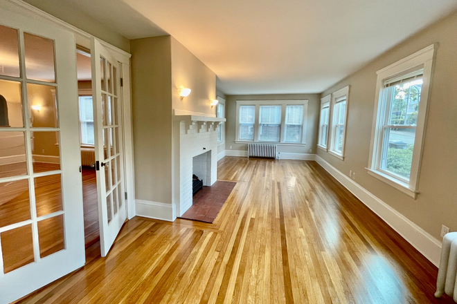 Entry to living room - ELEGANT EAST SIDE GEM- WALK TO BROWN !