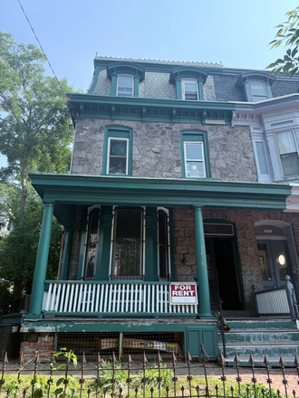 Outside - 3418 Race St, 1st Floor, Laundry in Unit, Big Backyard, Sublease Fall Quarter 1Bd and 12 month l