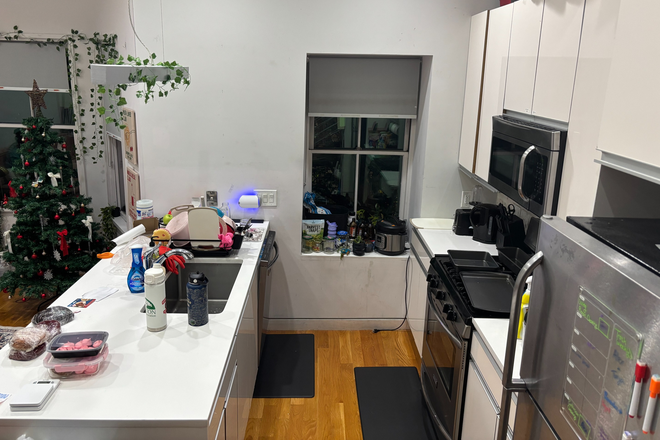 Kitchen - 1607 Tremont St