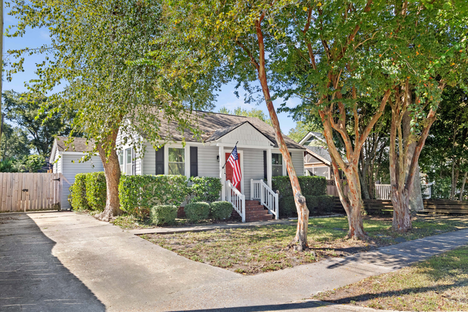 Exterior - Charming Furnished 2BR/1BA Home in the Heart of Park Circle