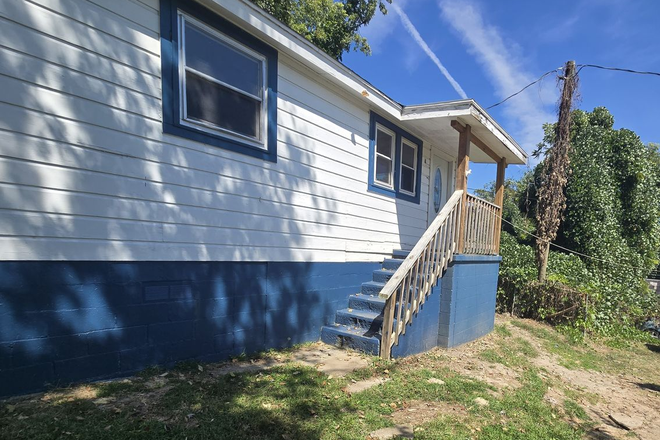  - Lenoir 3/1 Close to J.E. Broyhill Park
