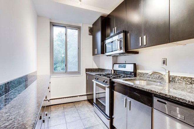 Kitchen - Spacious Two Bedroom in Cathedral Heights / AU Park! Parking and Utilities Included!