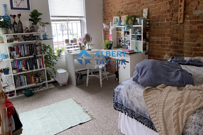 Bedroom - TOP FLOOR 5Bed/2Bath with Views! Apartments