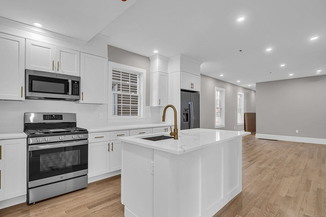 living - LOCATION!! SPACIOUS 4 BED/2 BATH WITH IN-UNIT LAUNDRY!! 9/1/26!! Apartments