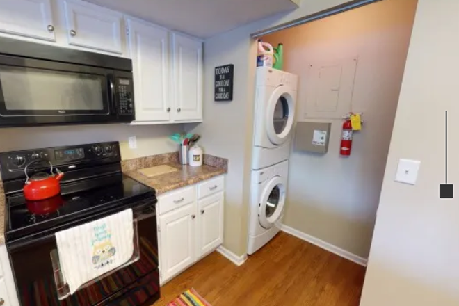 pantry, kitchen, washer and dryer - Townhouse 2 bed, 2 full bath 5 minutes from campus