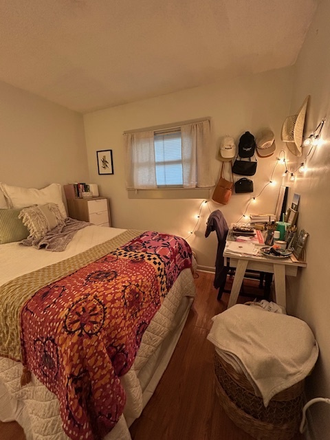 available bedroom - 40 Bee Street Unit 116 Apartments