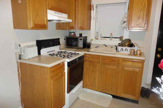kitchen - FANTASTIC LOCATION! 3 BED 2 LEVEL, CENTRAL SQ, MIT Apartments