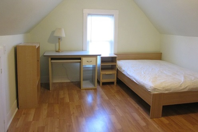 bedroom - Furnished room in 4BR/1BA Apt near Sullivan Square, east access to MIT MGH Tufts Northeastern U