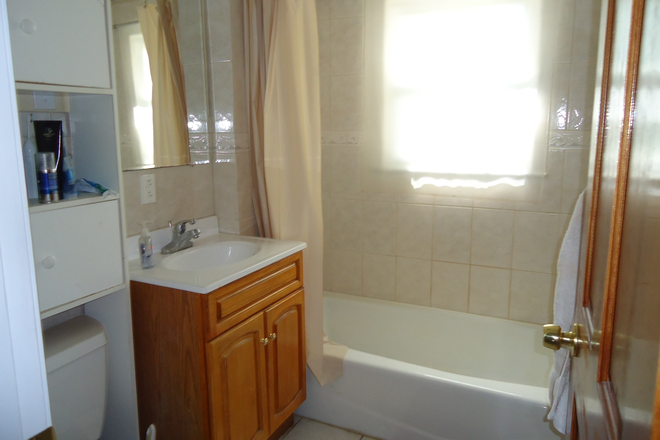 Bathroom apt 2 - rooms in 2 family house, close to BC, BU, northeasten
