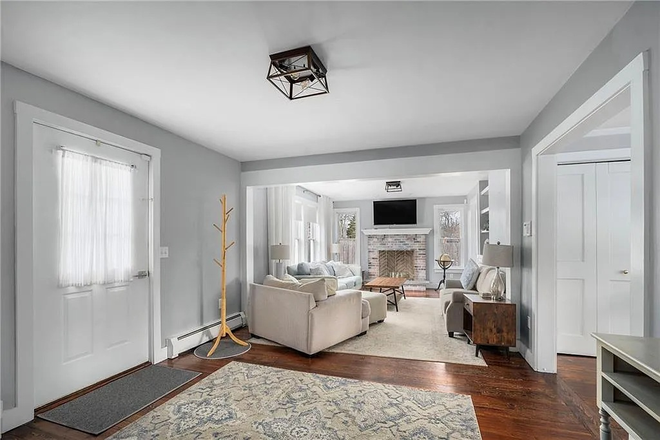 Living Room - Quiet 3BR, 2Bath North Kingstown Home, near Ryan Park and Wickford