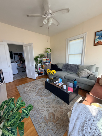 Living room - Large & Sunny 2BR Avail Sept 1st , HEAT INCL - Inman/Central/Kendall Sq