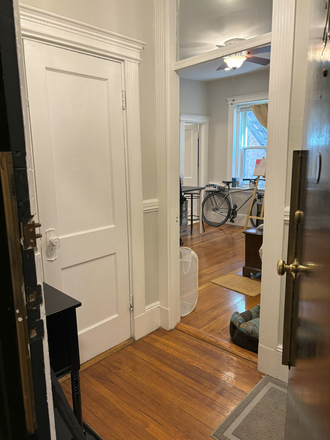 LIVING - BEAUTIFUL STUDIO ON HEMENWAY WITH HEAT AND HOT WATER INCLUDED! 9/1/26! Apartments