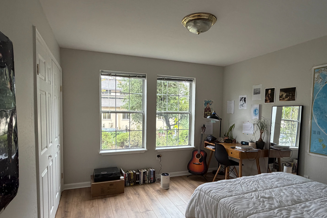 bedroom - Spacious Private Room Sublet 5 Minutes from Campus