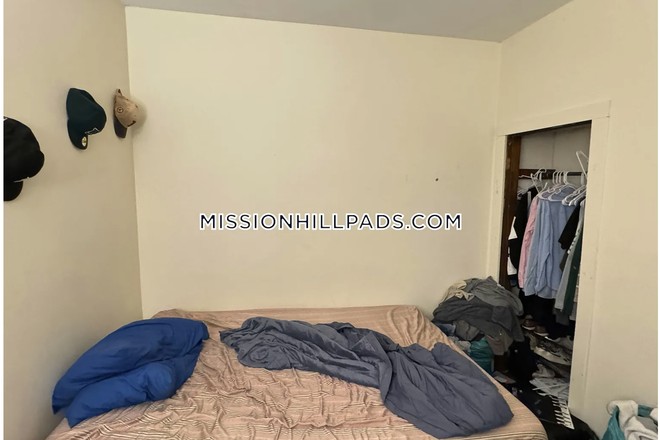 Another bedroom pic - Unit 1, 3BR, 1 BA, looking for 2 roommates to renew lease Triplex