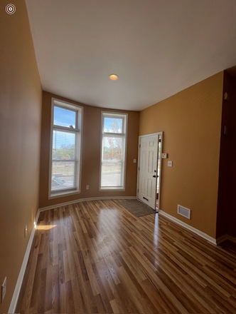 Living room + Entrance - 708 Lennox Street, Apt 1