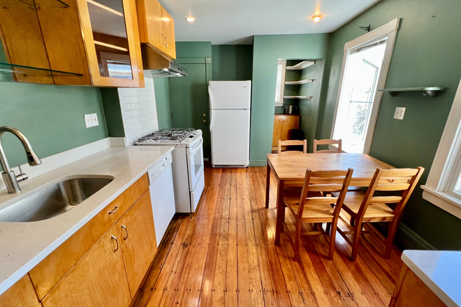 Call NOW for showings! 617-236-8600 - FAIRMONT AVE - RENOVATED DUPLEX 3BR IN CAMBRIDGEPORT AVAIL *9/1/2026* W/ 2 BATH, LNDRY IN BLDNG, YRD Apartments