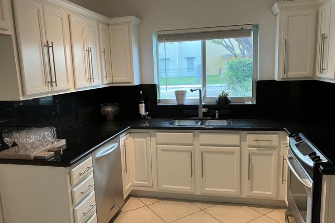 Kitchen - UM students Miiler Dr House rental 4/2