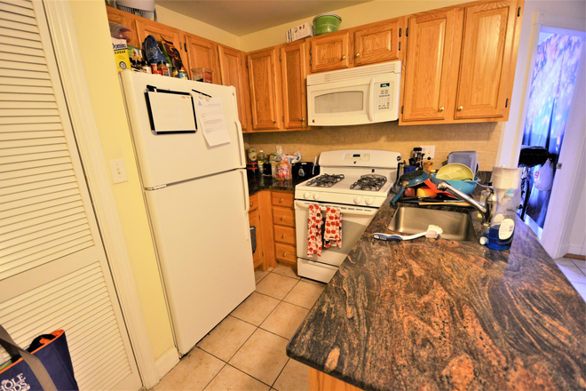 90 Westland Ave. - Renovated 2 Split (3 Bedrooms with no Living room) with Central Air! Apartments